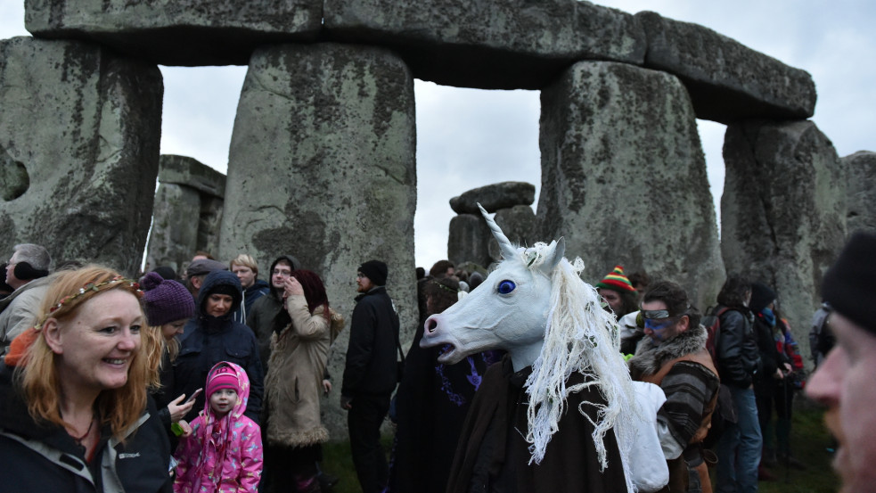 A britek tömegével fordulnak a pogánysághoz