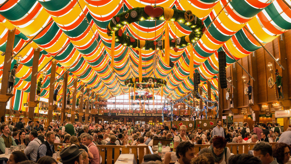 Videó: náci karlendítéssel ünnepelték az Oktoberfestet egy németországi faluban