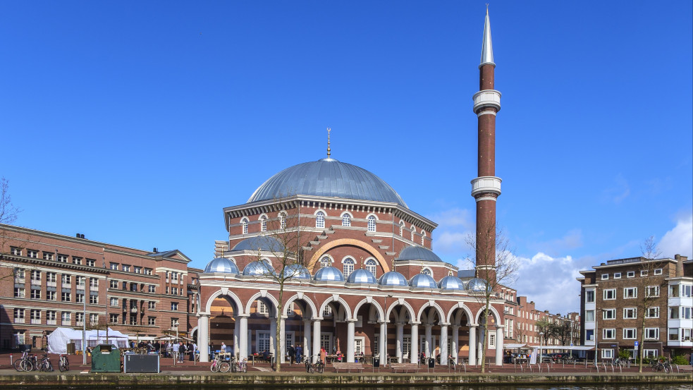 LMBT-nyilatkozat aláírására kérték az amszterdami egyházakat – felháborodott a legnagyobb mecset vezetősége