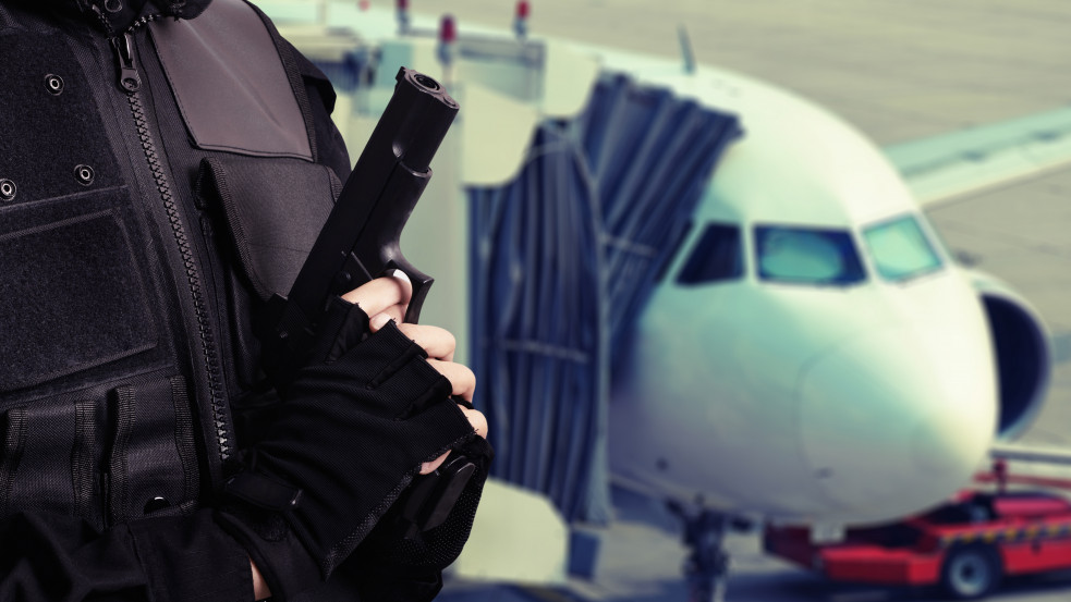 Kijev és Teherán is cáfolja, hogy fegyveresek Iránba térítettek volna el egy ukrán evakuációs repülőt