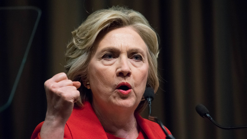 Clinton arra buzdítja a magyarokat, hogy szavazzanak az autokrácia ellen