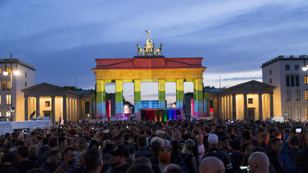 Queerügyi kormánybiztost nevezett ki az új német kormány