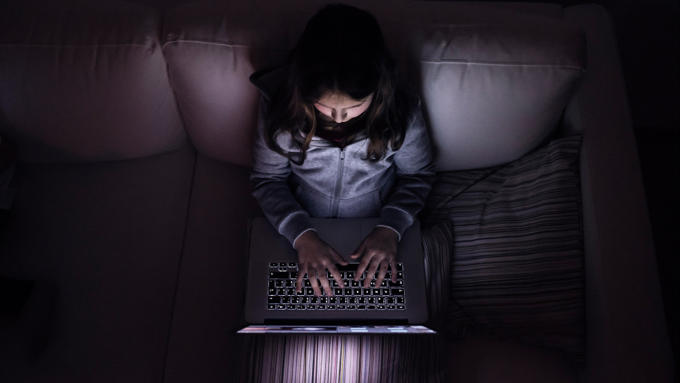 Hogyan óvjuk meg gyermekeinket az internet káros hatásaitól? - Fontos tippek minden szülőnek