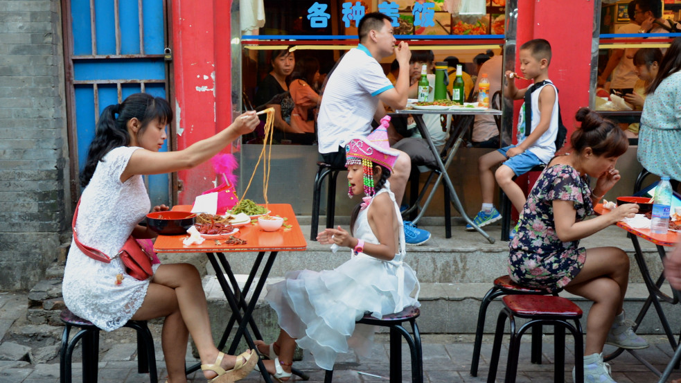 Rohamosan öregszik Kína lakossága: 43 éves mélyponton a születések aránya