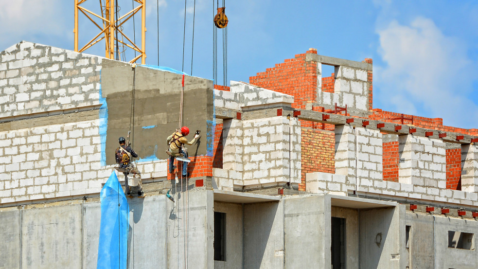 Az építőipart is elérte a válság, egyre nagyobb előlegeket kérnek a vállalkozók