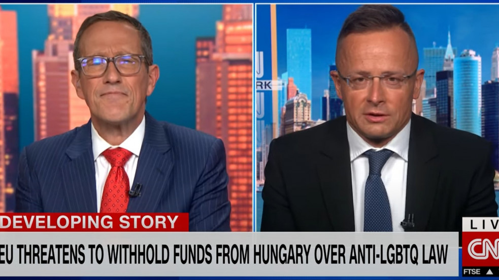 "Engem is pedofilnak tart?" - provokatív interjúban faggatta Szijjártót a CNN meleg sztárműsorvezetője a gyermekvédelmi törvényről