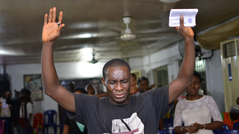 (18+) Egy baptista lelkészt agyonlőttek, két hívőt pedig elraboltak nigériai terroristák