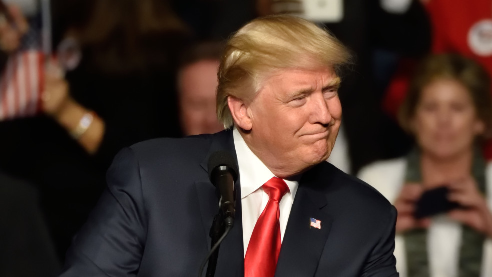 Micsoda visszatérés: Donald Trump óriásit tarolt az első előválasztáson