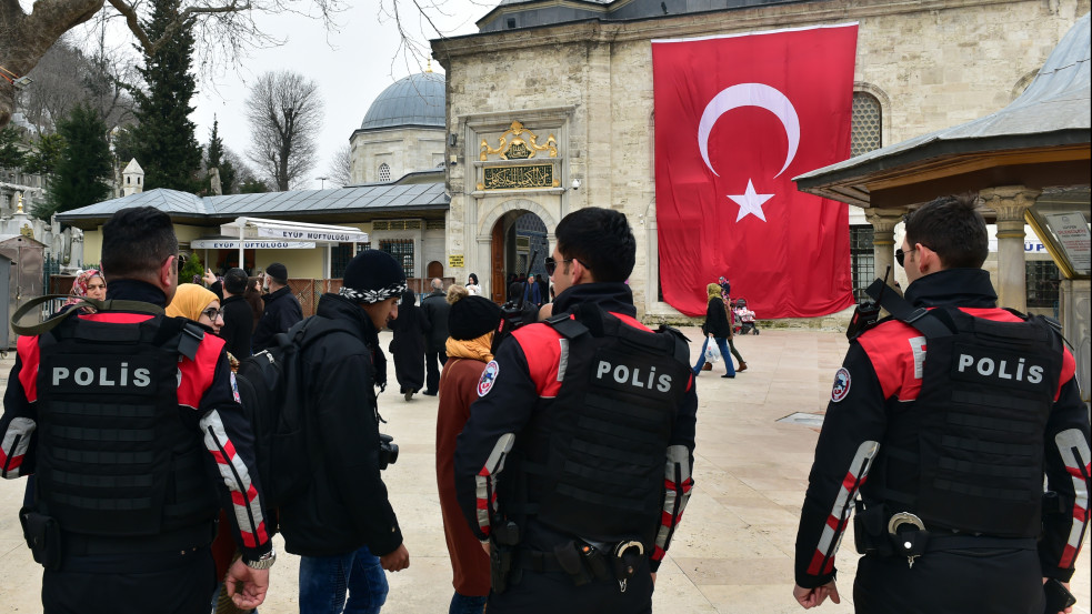 Lövöldözés volt az izraeli konzulátusnál Isztambulban, egy ember meghalt
