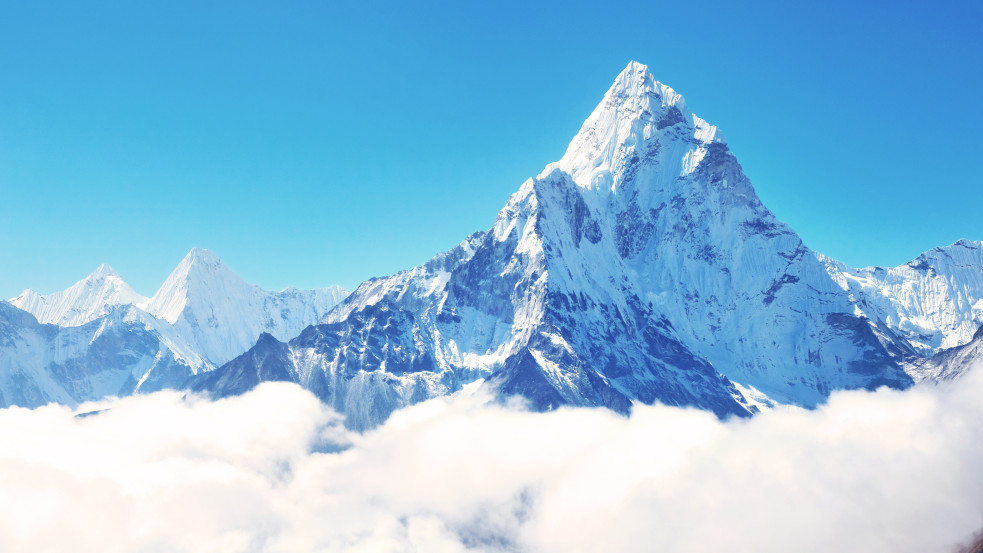 12-re emelkedett az idei mászószezon halottjainak száma a Mount Everesten