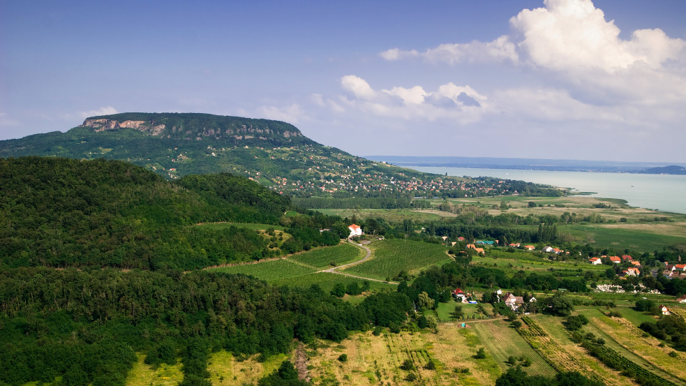 Hetek K z leti Hetilap Tuti Tipp Nyaral knak A Balaton felvid k