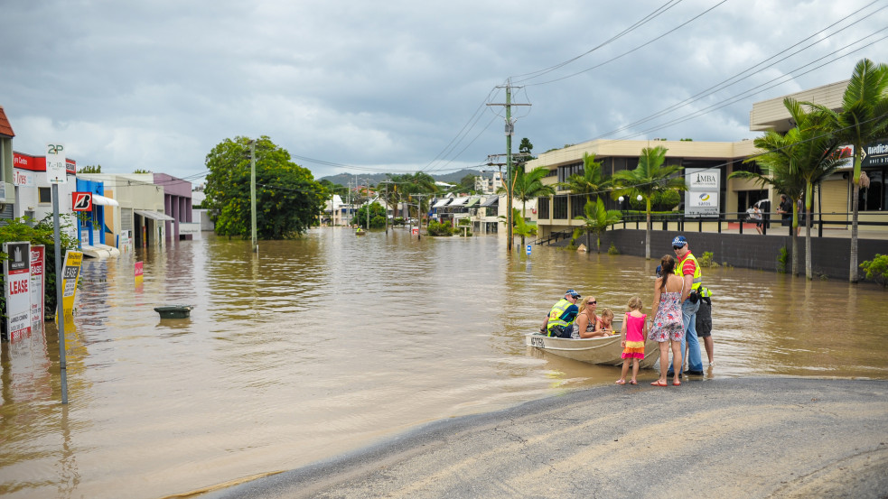 Hatalmas áradások Ausztráliában: 14 ezernél is több embert kell kitelepíteni - videó