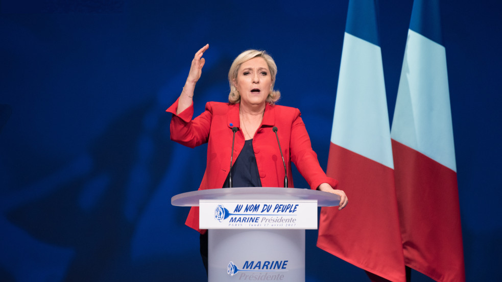 "A francia bűnözőknek börtönben, a külföldieknek pedig a repülőn a helyük"  - Le Pen berobbantotta a kampányát