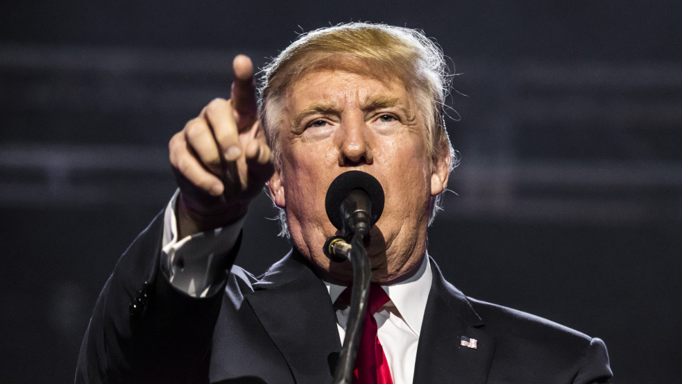 Trump lemondásra szólította fel Bident az afganisztáni "katasztrofális csőd" kapcsán