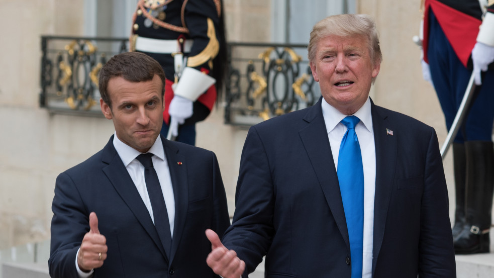 Trumpnak sajtóhírek szerint van egy aktája Emmanuel Macron szexuális életéről