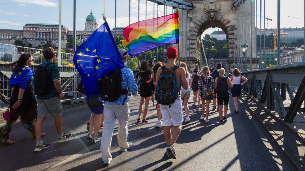 Új csatornát nyitottak a „homofób” és „transzfób” online tartalmak jelentésére Magyarországon