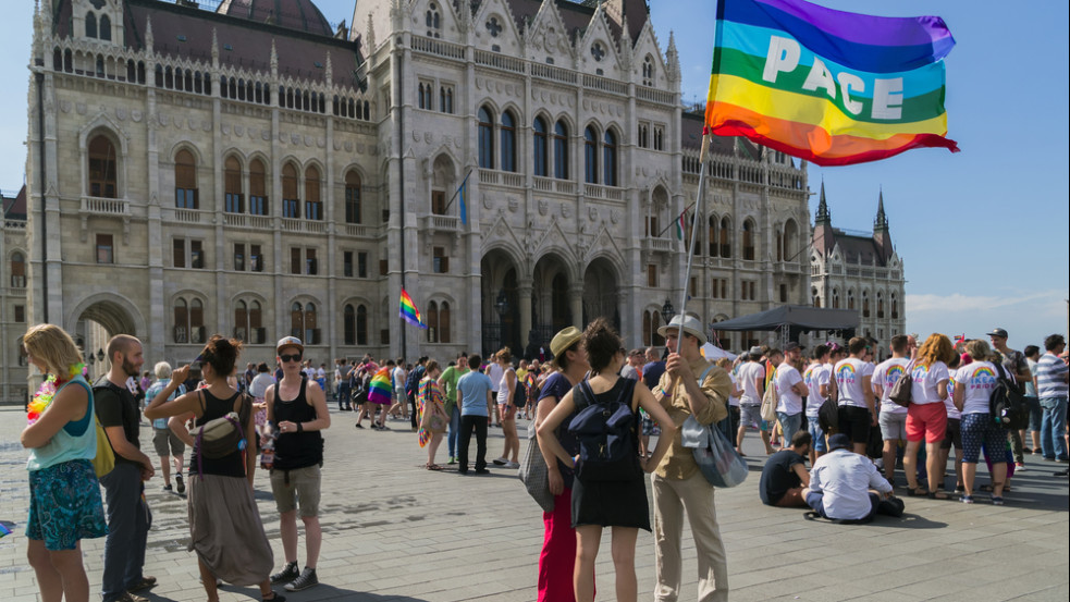 Iskolai LMBT-előadások és új szabályok? Áll a bál a Tisza-kormány legújabb törvénytervezete miatt