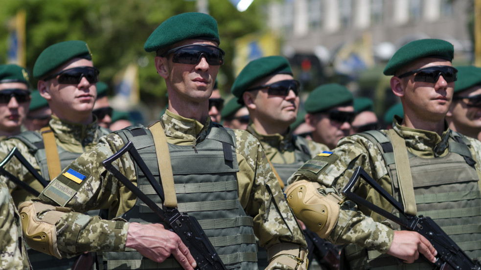 Ukrán katonák érkeztek Csehországba: Uniós pénzen fognak speciális kiképzést kapni 