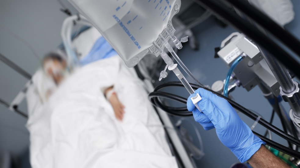 Hollandiában 1-12 éves gyermekeken is engedélyezhetik az eutanáziát