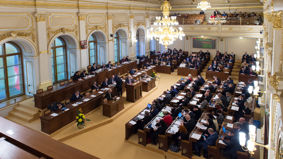 Már a csehek is betiltották a TikTok használatát a törvényhozás hivatali eszközein