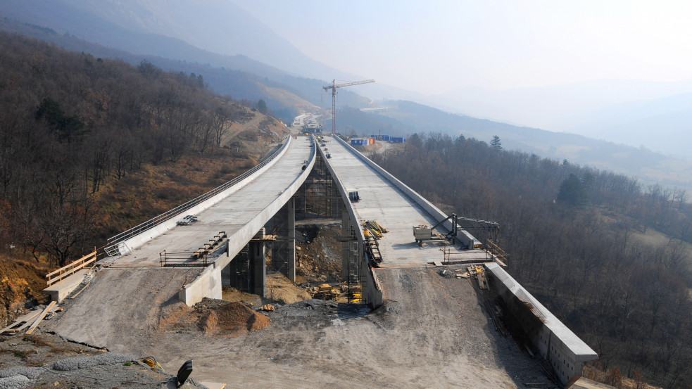 Moszkva helyreállítja az elfoglalt ukrán területeket, hogy "méltó helyet foglaljanak el az oroszországi családban"