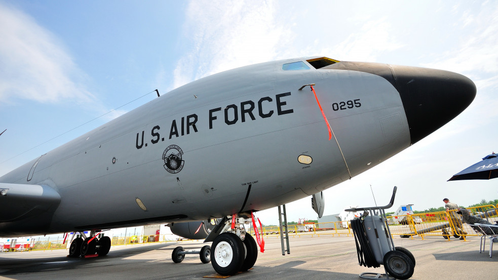 Akkora a baj, hogy katonai gépekkel viszik a babatápszert Európából az Egyesült Államokba