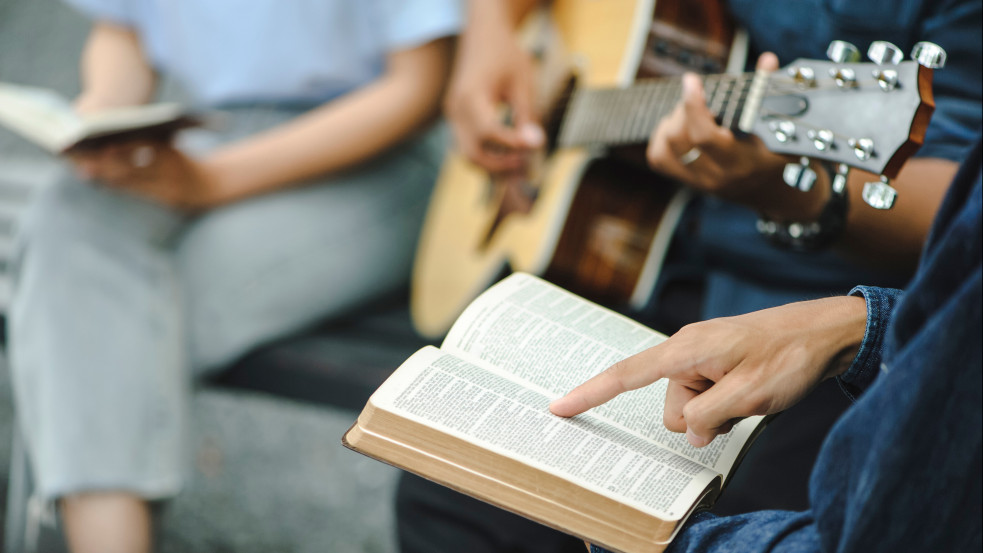 Barna Group: a tinédzserek pozitívan viszonyulnak Jézushoz, de a Bibliát akkor olvassák, ha a környezetük is erre inspirálja őket