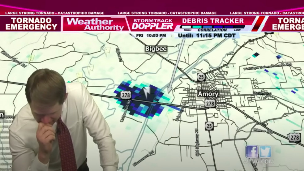 Látta, hogy közeledik a tornádó, élő adásban mondott imát egy kisvárosért a helyi meteorológus