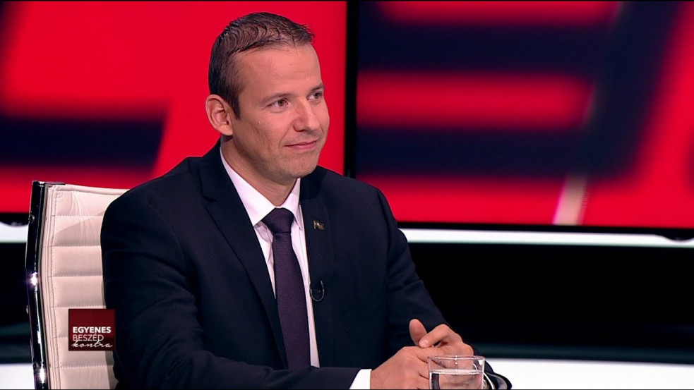Toroczkai: alkotmányban kell rögzíteni, hogy mi és a gyerekeink nem akarnak tudni más szexualitásáról