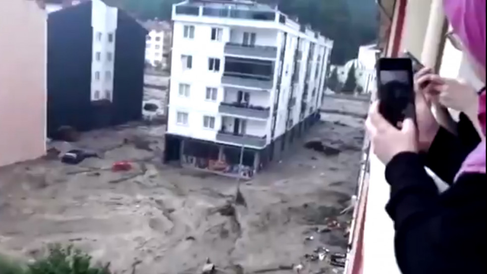 Hídomlások, földcsuszamlások és halálos áradás: drámaian emelkedik az áldozatok száma Törökországban is