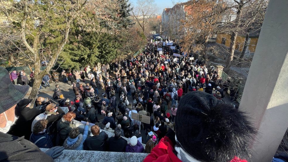 Ezrek demonstráltak Budapesten, hogy kiálljanak a bibliai idézet miatt perbe fogott finn politikus mellett