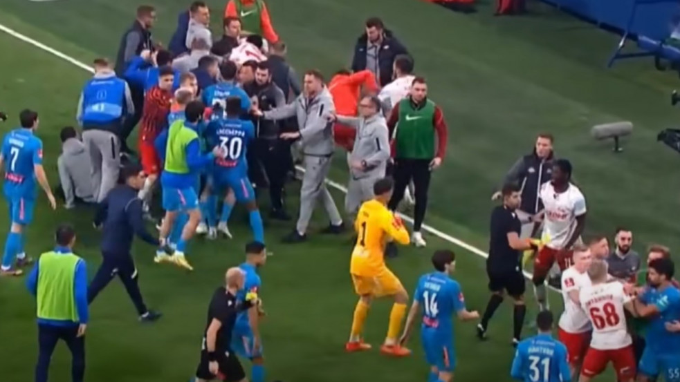 Videó: Két orosz csapat játékosai összeverekedtek, hat piroslapot osztott ki a bíró