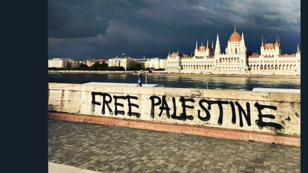 Nyomoz a rendőrség a palesztin nagykövetség által ünnepelt vandál Duna-parti rongálás ügyében