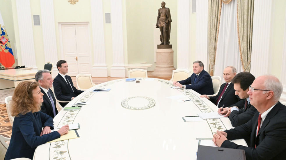 Putyin: Az európaiak rombolják az amerikai béketervet