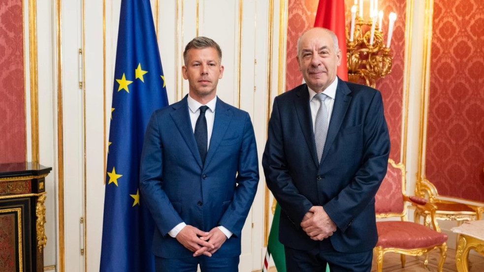 Meneszthető-e a köztársasági elnök?