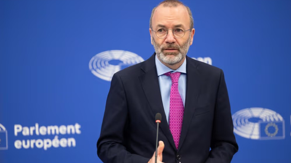 Weber bizalmat kért Magyar Péter számára