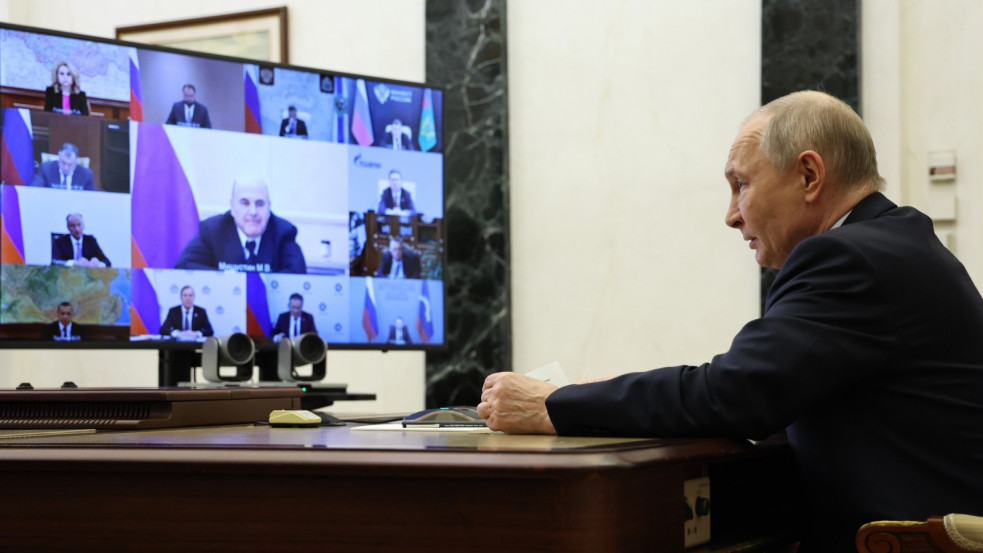 Hetek óta bunkerben rejtőzik Putyin