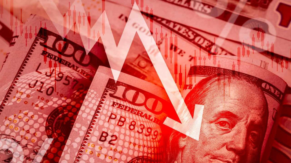 Válságban a dollár, menekülnek a befektetők
