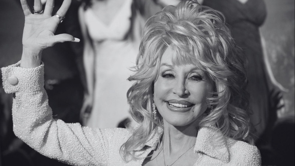 Elhunyt Dolly Parton, Amerika legendás country énekese