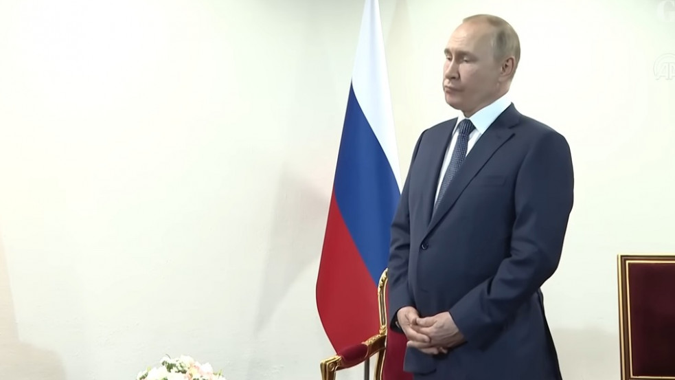 Kamerák előtt várakoztatta meg Putyint a török elnök - videó