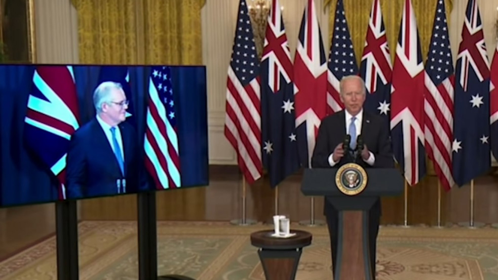 "Ez egyszerűen hátbaszúrás" - áll a bál Párizs és Washington között az új szerződés miatt