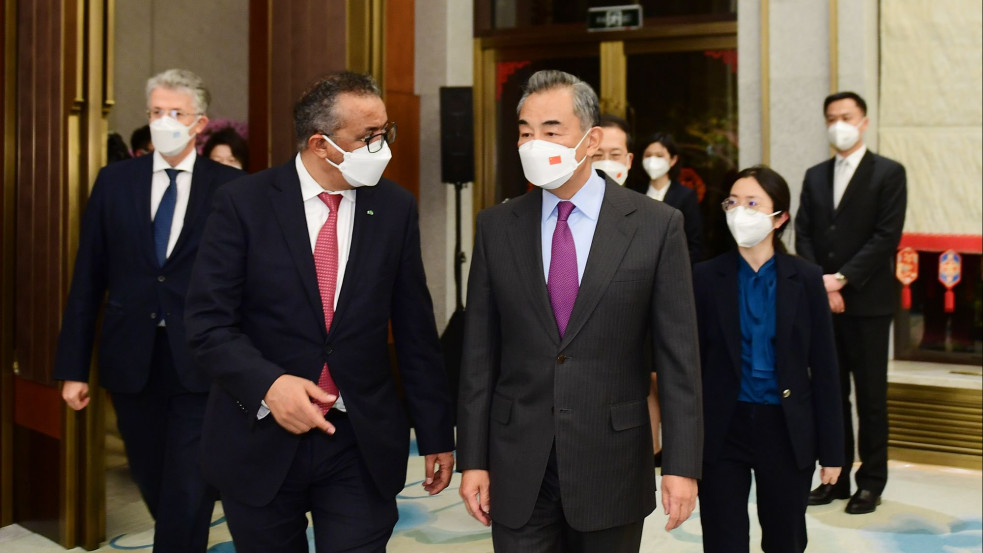 Kiderítik, hogy honnan ered a Covid? - Pekingbe utazott tárgyalni a WHO főigazgatója