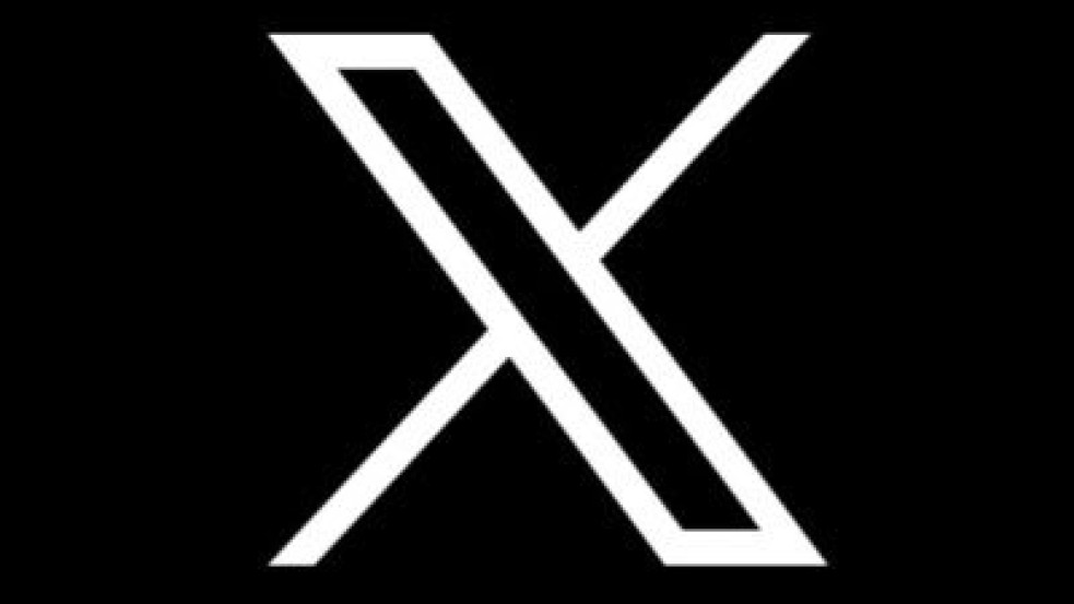 „X”-re módosítja Musk a Twitter logóját