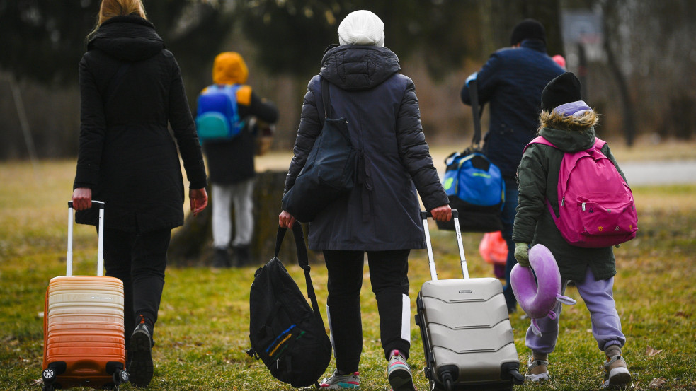 150 ezerért Pestre? - felháborító módon nyerészkednek a taxis hiénák az Ukrajnából menekülő családokon